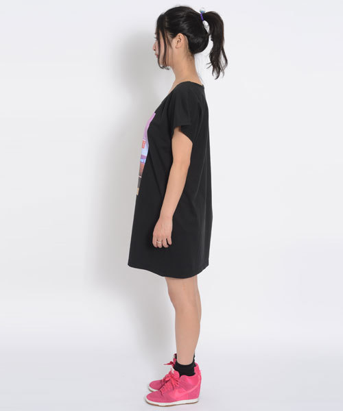 X-girl(エックスガール)の「STOP BY S/S TEE DRESS(ワンピース・レディース・ホワイト/ブラック/ピンク・1/2)」の4枚目の写真