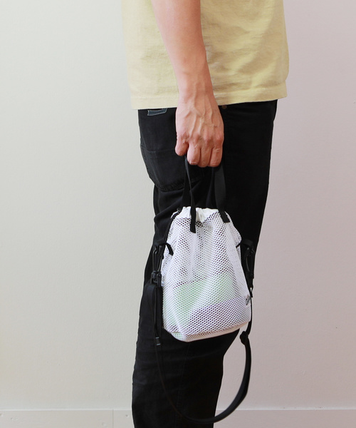 Drifter(ドリフター)の「DRAWSTRING POUCH【NYLON MESH】/ドローストリングポーチ(ナイロンメッシュ)(ショルダーバッグ)」|ホワイト