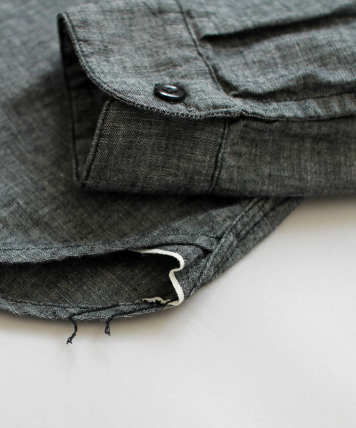 Denime（ドゥニーム）の「【MADE IN JAPAN】6.0oz シャンブレーワークシャツ（シャツ/ブラウス・メンズ・ブラック/サックスブルー・SMALL/MEDIUM/LARGE/X-LARGE）」の9枚目の写真