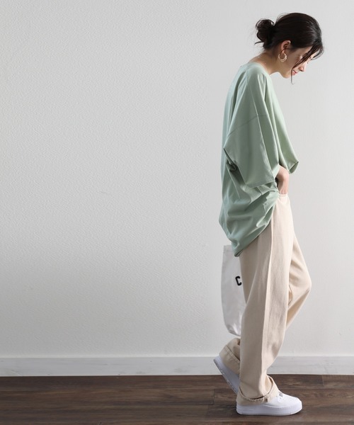 classicalelf（クラシカルエルフ）の「Classical Elf オーバーサイズ ロング丈バックプリント無地クルーネックロゴビッグTシャツ（半袖）（Tシャツ/カットソー・レディース・ホワイト/ブラック/杢グレー/ブラウン/ベージュ/グリーン・MEDIUM/LARGE/X-LARGE）」の6枚目の写真