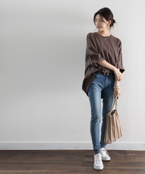 classicalelf（クラシカルエルフ）の「Classical Elf オーバーサイズ ロング丈バックプリント無地クルーネックロゴビッグTシャツ（半袖）（Tシャツ/カットソー・レディース・ホワイト/ブラック/杢グレー/ブラウン/ベージュ/グリーン・MEDIUM/LARGE/X-LARGE）」の16枚目の写真