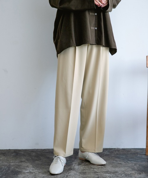 A part by（アパートバイ）の「Pカラータックストレートパンツ 917826（その他パンツ・レディース・チャコールグレー/ブラウン系その他/ライトベージュ/ライトグリーン/ライトブルー・MEDIUM/LARGE）」の3枚目の写真