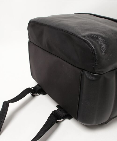 DIESEL(ディーゼル)の「メンズ バイカーディテール バックパック(バックパック/リュック・メンズ・ブラック・UNI)」の3枚目の写真