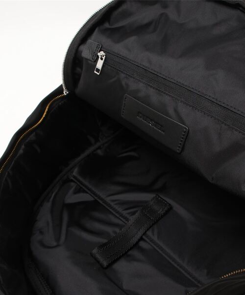 DIESEL(ディーゼル)の「メンズ バイカーディテール バックパック(バックパック/リュック・メンズ・ブラック・UNI)」の5枚目の写真