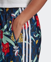 adidas（アディダス）の「HER STUDIO LONDON トラックパンツ