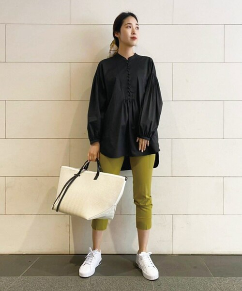 DRESSTERIOR(ドレステリア)の「◆サイドスリットテーパードパンツ(その他パンツ・レディース・黄緑系/カーキ/ネイビー・36/40/34/38)」の19枚目の写真