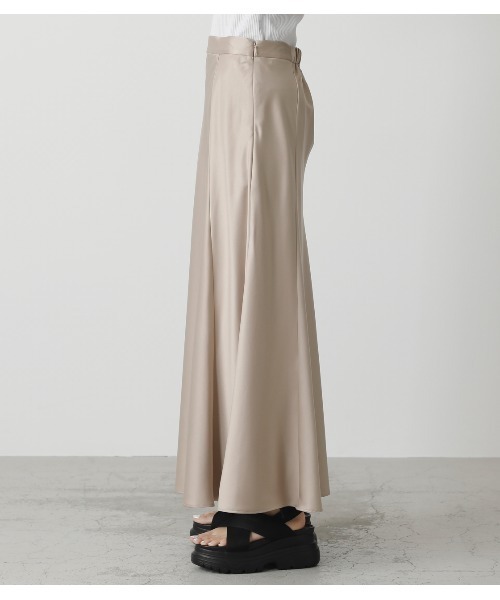 AZUL by moussy(アズールバイマウジー)の「SATIN NARROW SKIRT/サテンナロースカート(スカート・レディース・ベージュ/カーキ・SMALL/MEDIUM)」の7枚目の写真