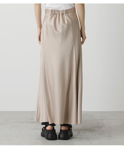 AZUL by moussy(アズールバイマウジー)の「SATIN NARROW SKIRT/サテンナロースカート(スカート・レディース・ベージュ/カーキ・SMALL/MEDIUM)」の8枚目の写真