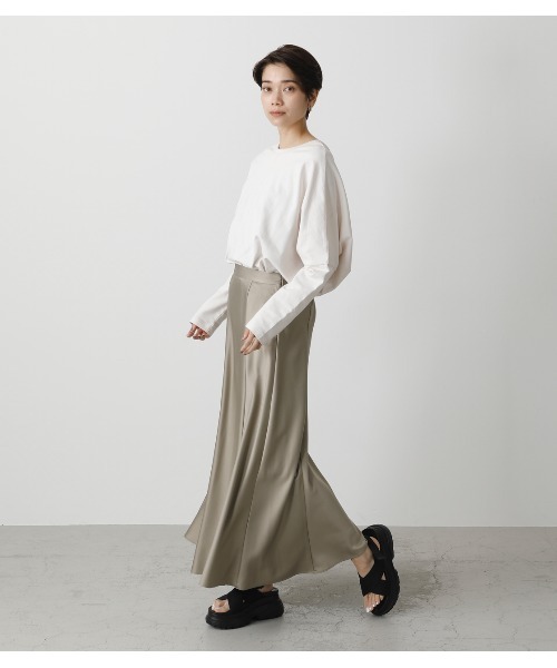 AZUL by moussy(アズールバイマウジー)の「SATIN NARROW SKIRT/サテンナロースカート(スカート・レディース・ベージュ/カーキ・SMALL/MEDIUM)」の14枚目の写真