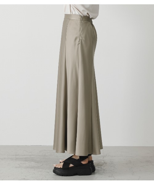 AZUL by moussy(アズールバイマウジー)の「SATIN NARROW SKIRT/サテンナロースカート(スカート・レディース・ベージュ/カーキ・SMALL/MEDIUM)」の16枚目の写真