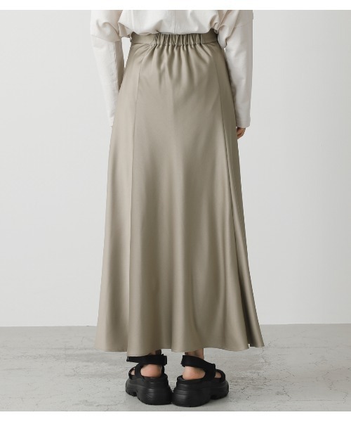 AZUL by moussy(アズールバイマウジー)の「SATIN NARROW SKIRT/サテンナロースカート(スカート・レディース・ベージュ/カーキ・SMALL/MEDIUM)」の17枚目の写真