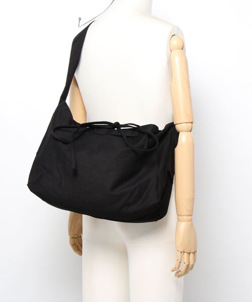 Anuenue（アヌエヌエ）の「キャンバスショルダートートバッグ（ショルダーバッグ・レディース・ブラック/ダークグリーン/ホワイト・FREE）」の7枚目の写真