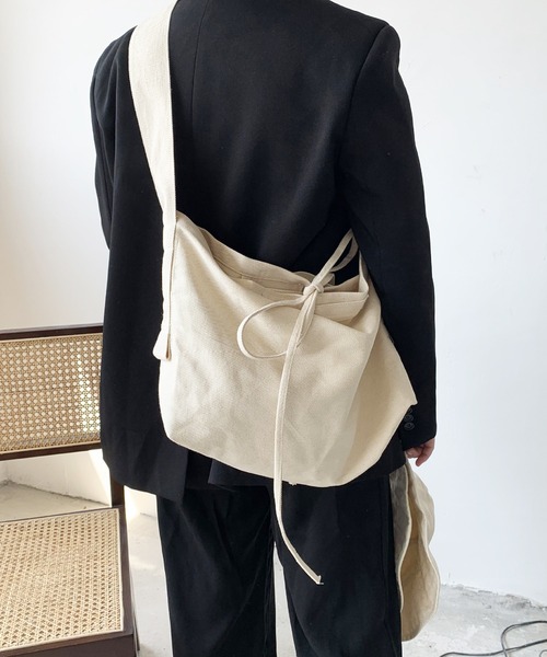 Anuenue（アヌエヌエ）の「キャンバスショルダートートバッグ（ショルダーバッグ・レディース・ブラック/ダークグリーン/ホワイト・FREE）」の2枚目の写真