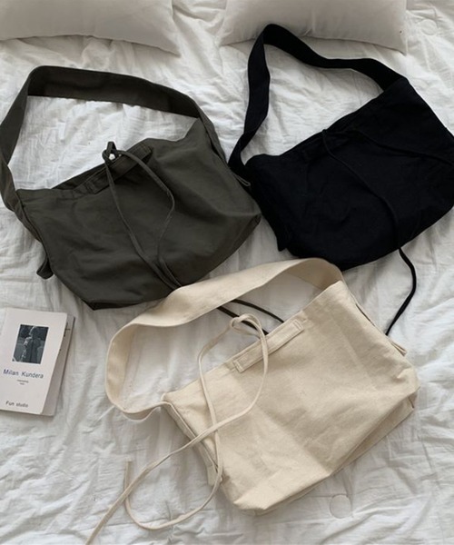 Anuenue（アヌエヌエ）の「キャンバスショルダートートバッグ（ショルダーバッグ・レディース・ブラック/ダークグリーン/ホワイト・FREE）」の8枚目の写真