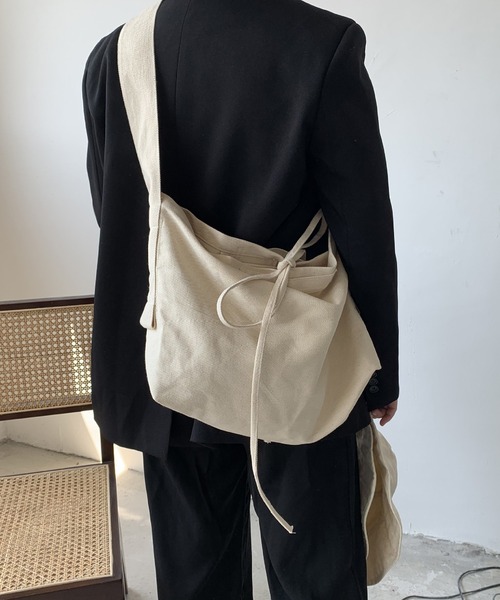 Anuenue（アヌエヌエ）の「キャンバスショルダートートバッグ（ショルダーバッグ・レディース・ブラック/ダークグリーン/ホワイト・FREE）」の18枚目の写真