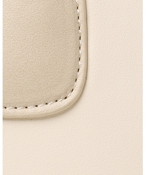 INGNI(イング)の「パイピングスクエアショルダーバッグ(ショルダーバッグ・レディース・アイボリー系4/ホワイト系2・ONE SIZE)」の6枚目の写真