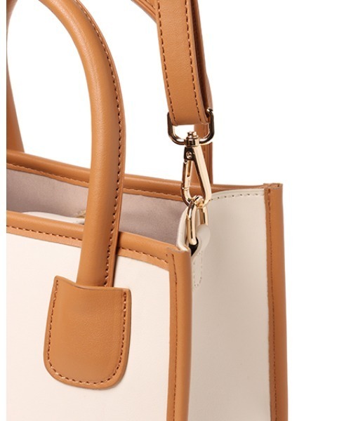 INGNI(イング)の「パイピングスクエアショルダーバッグ(ショルダーバッグ・レディース・アイボリー系4/ホワイト系2・ONE SIZE)」の10枚目の写真