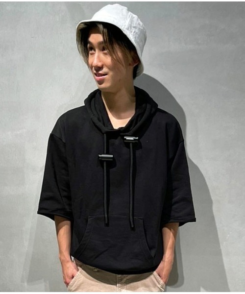 DIESEL（ディーゼル）の「メンズ スウェットパーカー カットオフ（パーカー・メンズ・ブラック/ホワイト・LARGE/SMALL/XX-LARGE/X-LARGE/X-SMALL/MEDIUM）」の2枚目の写真