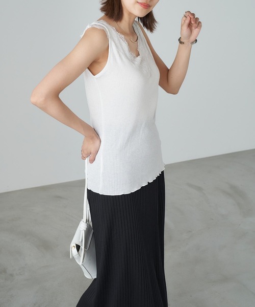 Chaco closet(チャコ クローゼット)の「リブ・レースタンクトップ(タンクトップ・レディース・グレー/ブラック/ホワイト・FREE)」の4枚目の写真