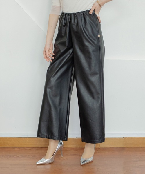 MARECHAL TERRE（マルシャルテル）の「フェイクレザーワイドギャザーパンツ（その他パンツ・レディース・ブラック/ベージュ/セージグリーン/モカ・SMALL/MEDIUM/LARGE）」の2枚目の写真