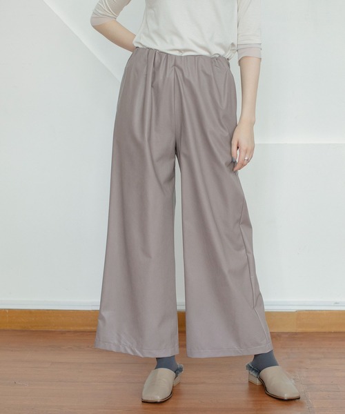 MARECHAL TERRE（マルシャルテル）の「フェイクレザーワイドギャザーパンツ（その他パンツ・レディース・ブラック/ベージュ/セージグリーン/モカ・SMALL/MEDIUM/LARGE）」の3枚目の写真