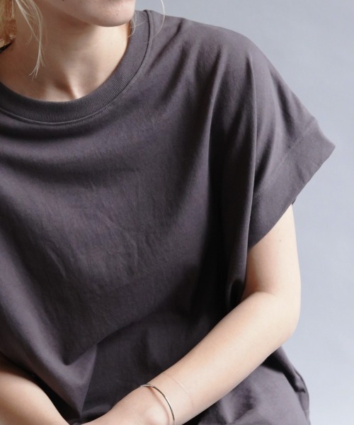 Bou Jeloud(ブージュルード)の「フレンチスリーブTOPS(Tシャツ/カットソー・レディース・チャコールグレー/オフホワイト/ブルー/グレイッシュベージュ・FREE)」の14枚目の写真