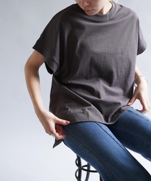 Bou Jeloud(ブージュルード)の「フレンチスリーブTOPS(Tシャツ/カットソー・レディース・チャコールグレー/オフホワイト/ブルー/グレイッシュベージュ・FREE)」の15枚目の写真