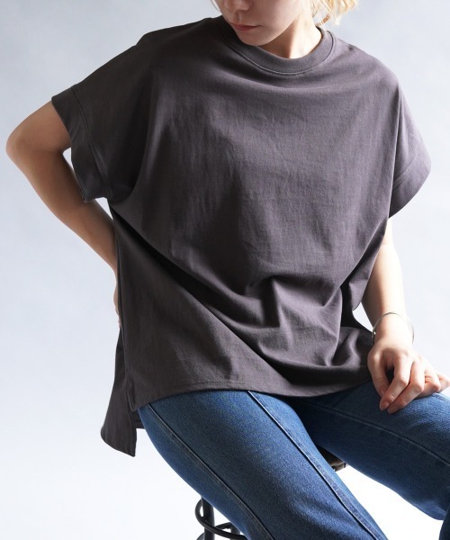 Bou Jeloud(ブージュルード)の「フレンチスリーブTOPS(Tシャツ/カットソー・レディース・チャコールグレー/オフホワイト/ブルー/グレイッシュベージュ・FREE)」の16枚目の写真