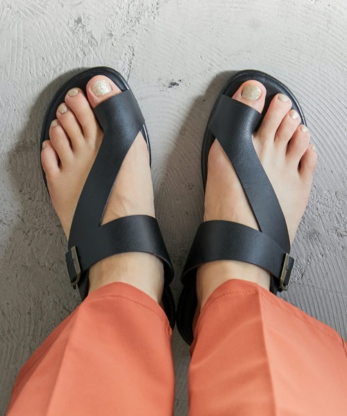 Fashion Letter(ファッションレター)の「アシメトングコンフォートサンダル 痛くないサンダル(サンダル・レディース・ホワイト/ブラック/ダークブラウン/キャメル・LL/M/L/S)」の2枚目の写真