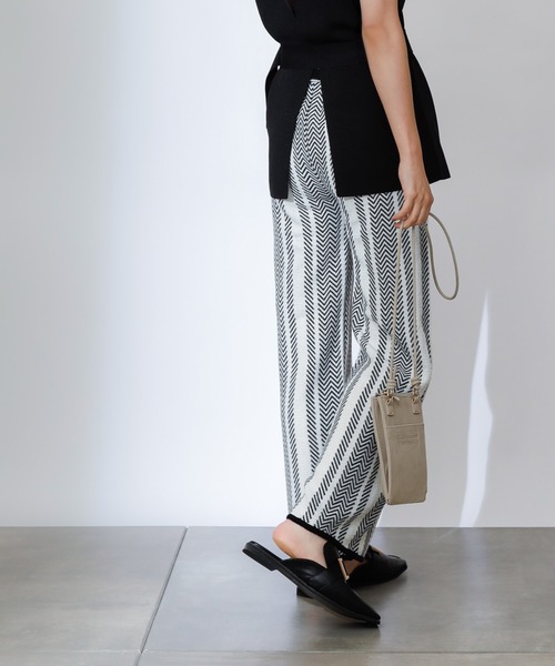 COLONY 2139（コロニートゥーワンスリーナイン）の「バイカラーヘリンボーンニットパンツ(セットアップ可)（その他パンツ・レディース・ブラック/ベージュ/グリーン・MEDIUM/SMALL/LARGE）」の4枚目の写真