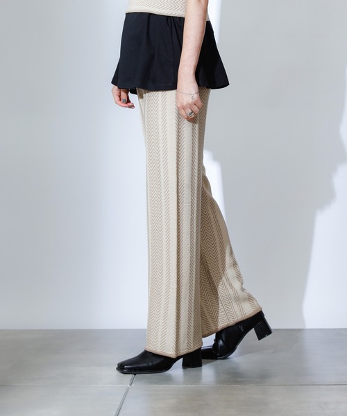 COLONY 2139（コロニートゥーワンスリーナイン）の「バイカラーヘリンボーンニットパンツ(セットアップ可)（その他パンツ・レディース・ブラック/ベージュ/グリーン・MEDIUM/SMALL/LARGE）」の13枚目の写真