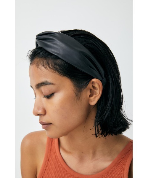 MOUSSY（マウジー）の「FAUX LEATHER ヘッドバンド（カチューシャ・レディース・ブラック/ベージュ・FREE）」の3枚目の写真