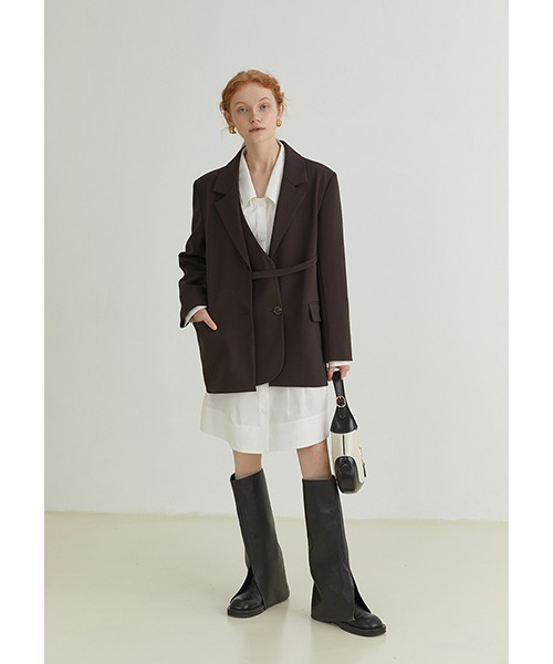 Fano Studios（ファノ ストゥディオズ）の「【Fano Studios】Asymmetry buttoned blazer FQ21W059（テーラードジャケット・レディース・ブラウン・L/M/S）」の2枚目の写真