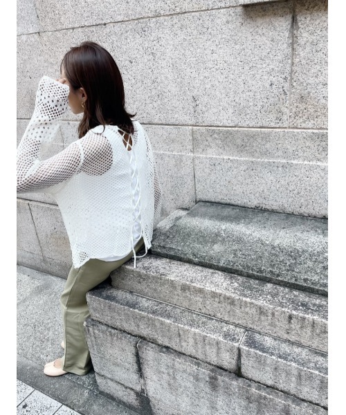 ulu（ウル）の「Back ｌace knit（その他トップス・レディース・ホワイト・FREE）」の3枚目の写真