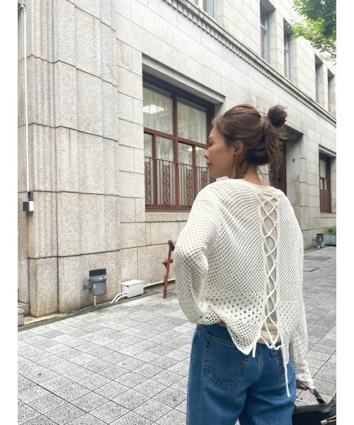 ulu（ウル）の「Back ｌace knit（その他トップス・レディース・ホワイト・FREE）」の4枚目の写真