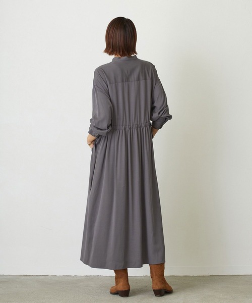 NICOLE white（ニコルホワイト）の「ポケット付 ウエストドロストワンピース（ワンピース・レディース・チャコールグレー/カーキ・FREE）」の15枚目の写真