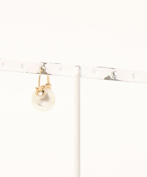flower(フラワー)の「スウィングパールピアス(ピアス(片耳用)・レディース・ゴールド・FREE)」の2枚目の写真