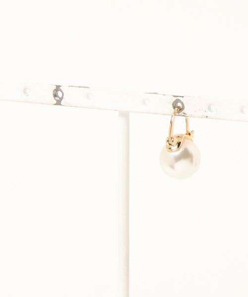 flower(フラワー)の「スウィングパールピアス(ピアス(片耳用)・レディース・ゴールド・FREE)」の3枚目の写真