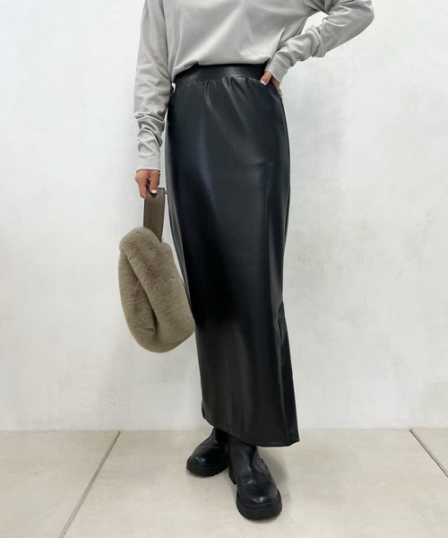 DouDou（ドゥドゥ）の「フェイクレザータイトスカート（スカート・レディース・ブラック/グレイッシュベージュ・FREE）」の14枚目の写真