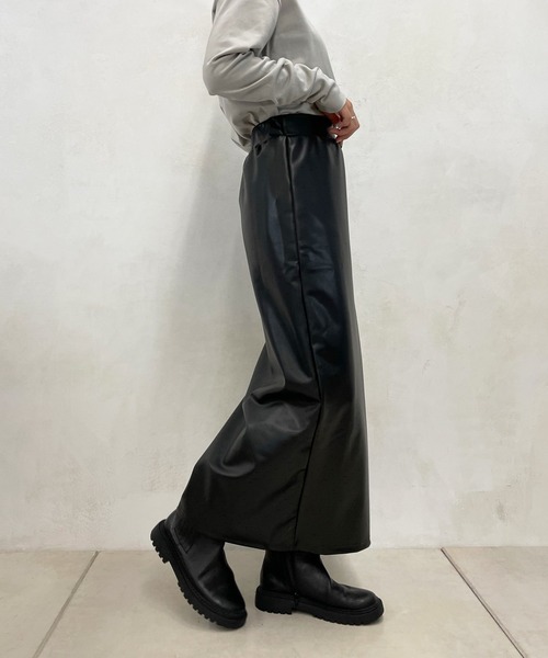 DouDou（ドゥドゥ）の「フェイクレザータイトスカート（スカート・レディース・ブラック/グレイッシュベージュ・FREE）」の6枚目の写真