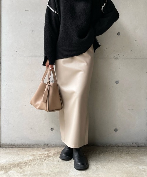 DouDou（ドゥドゥ）の「フェイクレザータイトスカート（スカート・レディース・ブラック/グレイッシュベージュ・FREE）」の22枚目の写真