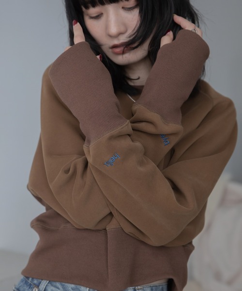 VACANCY（ヴァカンシー）の「ロゴ刺繍ショート丈トレーナー/新色追加/復刻カラー追加（スウェット・レディース・ブルー/ピンク/グレー/ホワイト/レッド/ブラック/イエロー/ネイビー/オレンジ/ダークブルー/グリーン/カーキ/ライトブルー/ブラウン/チャコールグレー・FREE）」の5枚目の写真