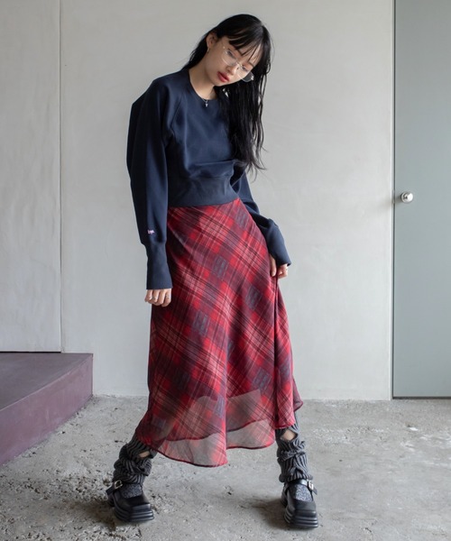 VACANCY（ヴァカンシー）の「ロゴ刺繍ショート丈トレーナー/新色追加/復刻カラー追加（スウェット・レディース・ブルー/ピンク/グレー/ホワイト/レッド/ブラック/イエロー/ネイビー/オレンジ/ダークブルー/グリーン/カーキ/ライトブルー/ブラウン/チャコールグレー・FREE）」の17枚目の写真