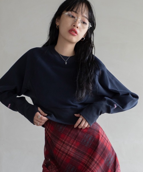 VACANCY（ヴァカンシー）の「ロゴ刺繍ショート丈トレーナー/新色追加/復刻カラー追加（スウェット・レディース・ブルー/ピンク/グレー/ホワイト/レッド/ブラック/イエロー/ネイビー/オレンジ/ダークブルー/グリーン/カーキ/ライトブルー/ブラウン/チャコールグレー・FREE）」の18枚目の写真