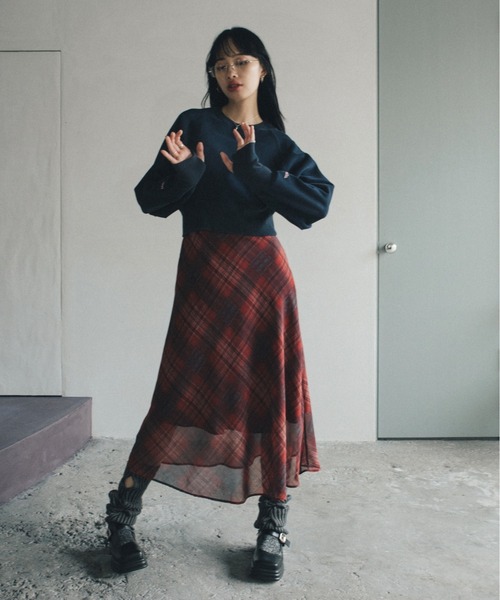 VACANCY（ヴァカンシー）の「ロゴ刺繍ショート丈トレーナー/新色追加/復刻カラー追加（スウェット・レディース・ブルー/ピンク/グレー/ホワイト/レッド/ブラック/イエロー/ネイビー/オレンジ/ダークブルー/グリーン/カーキ/ライトブルー/ブラウン/チャコールグレー・FREE）」の16枚目の写真