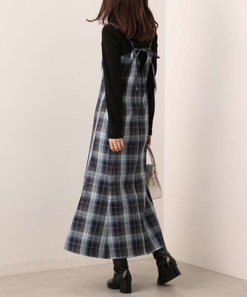 one after another NICE CLAUP（ワンアフターアナザーナイスクラップ）の「WEB限定　バックリボンマーメイドキャミワンピース（ワンピース・レディース・ブラック/ブラウン/グレー系その他/グリーン系その他/ブラック系その他/インディゴブルー・FREE）」の10枚目の写真