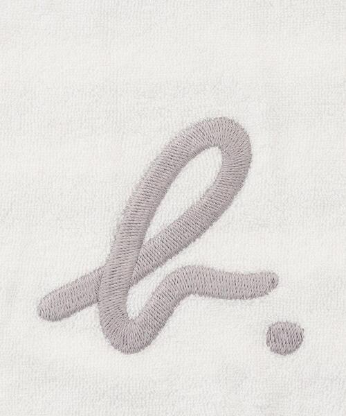 agnes b.（アニエスベー）の「ベビー ”b.”ロゴ スタイ（スタイ/よだれかけ・キッズ・グレー系その他・UNI）」の5枚目の写真