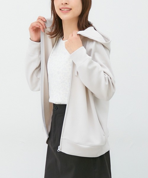 Honeys(ハニーズ)の「きれいめジップパーカー(パーカー・レディース・ブラック/ネイビー/イエロー/ミント/ベージュ/ピンク/アイボリー/スミクロ/グレイッシュベージュ・L/M/S/LL)」の5枚目の写真