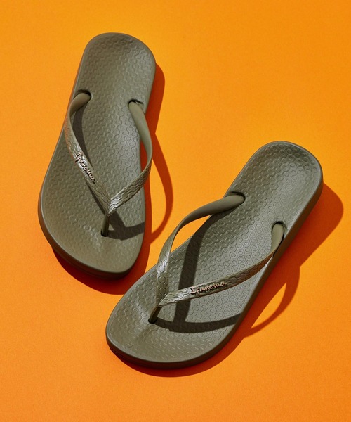 IPANEMA（イパネマ）の「Ipanema / “ANAT COLORS”  ビーチサンダル（サンダル・レディース・ホワイト系/ピンク系1/ライトイエロー/ブラック系/イエロー系/カーキ系/カーキ/ライトグリーン・36/35/37/34/38）」の5枚目の写真