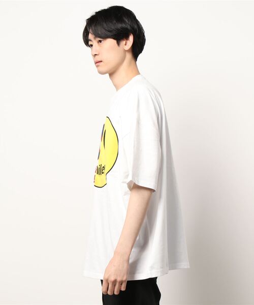 JUGLANS(ユグランス)の「【SMILEY FACE】リメイクスマイルTEE/ドロップショルダーシルエットTシャツ/メンズ(Tシャツ/カットソー・メンズ・ホワイト/ブラック/グリーン・M/L)」の4枚目の写真